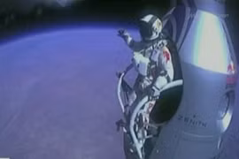 Rơi tự do từ độ cao 39.000 mét