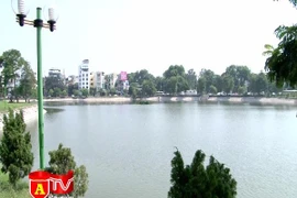 Nước hồ trong xanh trở lại, sau khi ứng dụng công nghệ mới