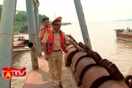 Lực lượng chức năng thu giữ 15 tàu hút cát trái phép 