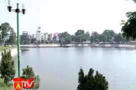 Nước hồ trong xanh trở lại, sau khi ứng dụng công nghệ mới