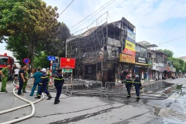 Cận cảnh hiện trường tan hoang sau vụ cháy cửa hàng linh kiện máy tính