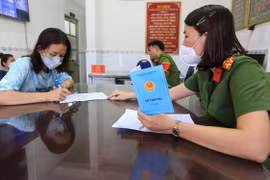 Bộ Công an không thu hồi hộ khẩu, sổ tạm trú bằng giấy khi những giấy tờ này hết giá trị