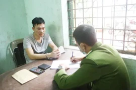 Trốn truy nã 8 năm sau hành vi đồi bại, gã trai bị Công an Trung Quốc bắt giữ