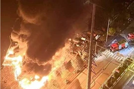 Nghi đốt rác gây cháy kho tập kết gỗ trên đường Tố Hữu