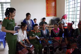 “Việc nhẹ lương cao” - cái bẫy hoàn hảo của những kẻ buôn người