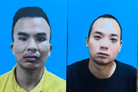 Đập kính xe ô tô để ép mang vào bãi gửi