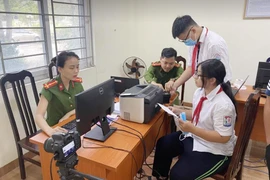 Tổ chức đưa đón học sinh làm căn cước công dân
