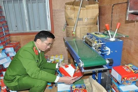 Tự in hạn sử dụng để ‘hóa phép’ cho bánh kẹo trôi nổi