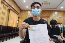 Hình ảnh đẹp ngày trở về của những phạm nhân được đặc xá