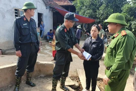 Nặng nghĩa tình với đồng bào vùng lũ