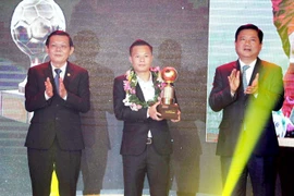 Phạm Thành Lương đoạt Quả bóng vàng Việt Nam 2016