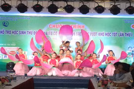 Tuyên dương học sinh Thủ đô có hoàn cảnh khó khăn học tốt