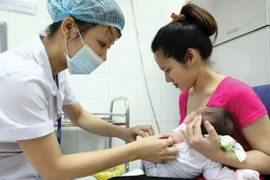 Thiếu vắc xin tiêm dịch vụ vì… chê vắc xin miễn phí