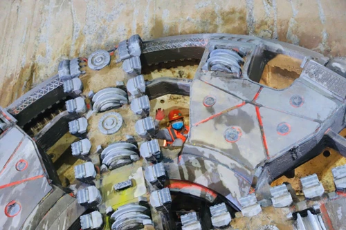 Robot đào hầm số 2 mang tên Táo Bạo về đến ga Văn Miếu