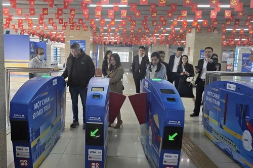 Các tuyến tàu điện Hà Nội chính thức sử dụng một hệ thống soát vé định danh điện tử