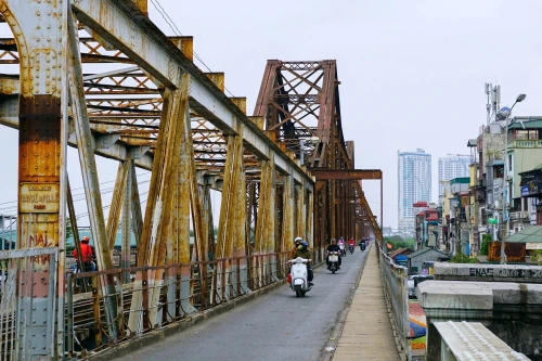 Sự cố đứt bản thép cầu Long Biên đã sửa chữa xong, tàu qua cầu bình thường