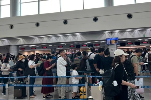 Hàng không "bùng nổ" khách trong bốn ngày nghỉ Tết Dương lịch