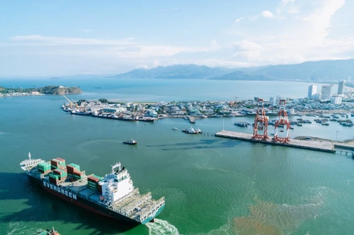 Tàu Hải Âu 199 tải trọng 2.000 tấn mắc cạn trên vùng biển Quy Nhơn