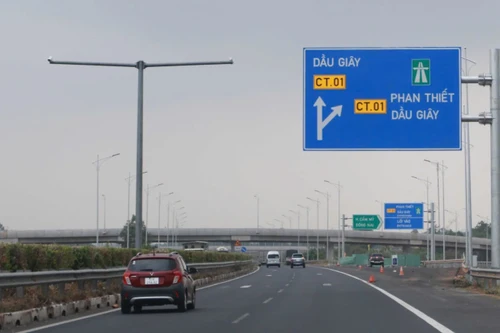 Mức phí cao tốc Nhà nước đầu tư từ 900-1.300 đồng/km