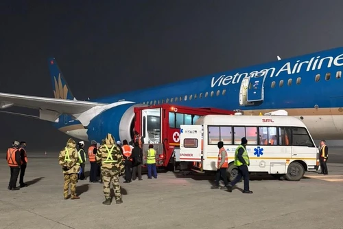 Máy bay Vietnam Airlines phải hạ cánh khẩn xuống Ấn Độ cấp cứu một hành khách