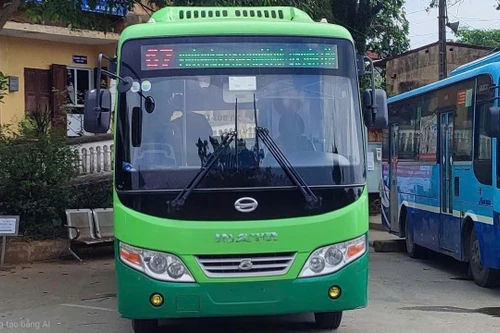 Lái xe buýt bị hành hung phải nhập viện