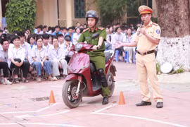 Trang bị kỹ năng tham gia giao thông cho hơn 1000 học sinh THPT 