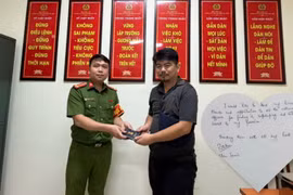 Du khách Ấn Độ cảm ơn Công an Hà Nội bằng tất cả trái tim