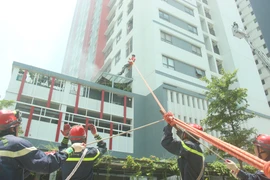 Hà Nội huy động hơn 4.000 người và trực thăng diễn tập chữa cháy quy mô lớn tại Ocean Park