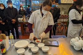 Hà Nội tổng kiểm tra ATTP Tết Bính Ngọ: Mạnh tay xử lý vi phạm tại "điểm nóng" lễ hội