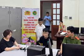 Công an cơ sở không nghỉ lễ để cấp định danh điện tử phục vụ học sinh cuối cấp