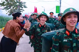 Xuân về trên xã đảo Minh Châu: Thắm đượm nghĩa tình "Tết Quân Dân"