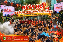 Dạy trẻ mầm non kỹ năng thoát nạn tại Ngày hội PCCC nhí