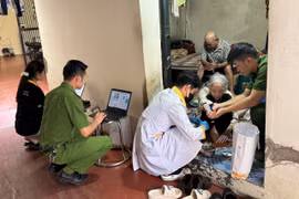 Công an cơ sở "đi từng ngõ, gõ từng nhà" lấy mẫu ADN thân nhân liệt sĩ