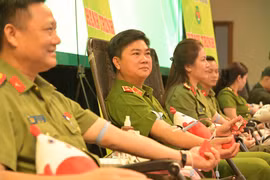 Phó Giám đốc Công an Hà Nội cùng hiến máu, lan tỏa hành trình nghĩa tình 2026, tô thắm hình ảnh người chiến sĩ Công an Thủ đô