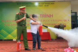 Sôi nổi chương trình tuyên truyền PCCC và tặng quà học sinh vùng ngoại thành