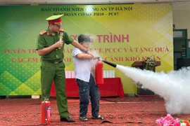 Sôi nổi chương trình tuyên truyền PCCC và tặng quà học sinh vùng ngoại thành