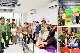 Ấm lòng “Suất ăn yêu thương” của lực lượng Công an cơ sở tại Bệnh viện Đa khoa Sơn Tây