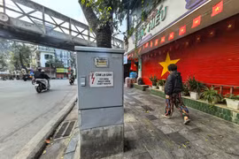 Hà Nội thay "áo mới" các tủ điện trên phố phường, quyết liệt chỉnh trang đô thị đón Tết.