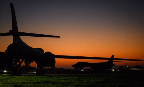 Hỏa hoạn bùng phát tại căn cứ Anh chứa máy bay ném bom của Mỹ