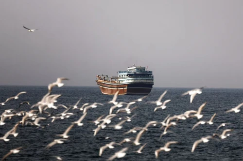 Iran đề xuất áp thuế và lệ phí ở eo biển Hormuz