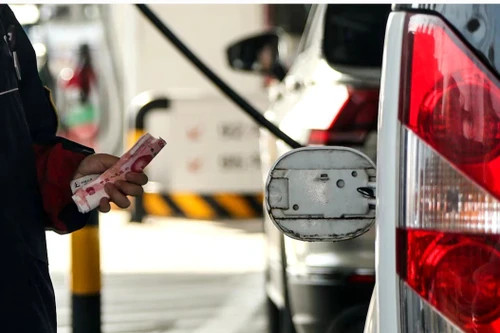 Giá xăng tại Trung Quốc được điều chỉnh tăng mạnh