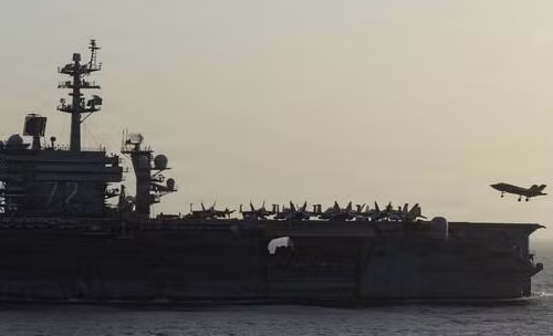 Tổng thống Donald Trump ví việc Mỹ bắt giữ tàu Iran 'giống cướp biển'
