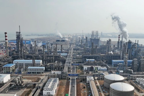 Bloomberg: Trung Quốc tạm ngừng xuất khẩu xăng dầu