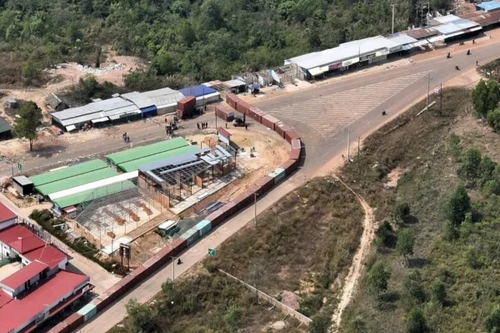 Thái Lan xây hàng rào tại biên giới với Campuchia