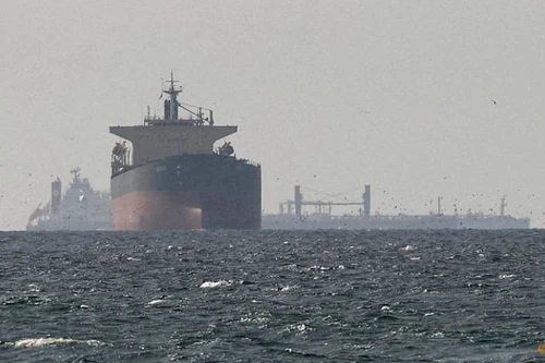 Tàu chở dầu Thái Lan đi qua eo biển Hormuz an toàn sau đàm phán với Iran 