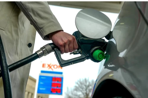 Campuchia kêu gọi người dân không tích trữ nhiên liệu, sử dụng tiết kiệm