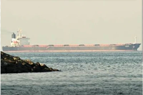 Iran: Tất cả tàu, trừ tàu của "kẻ thù", có thể đi qua eo biển Hormuz