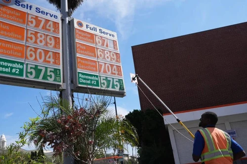 Giá xăng ở California tăng cao đến mức "không thể tin được"