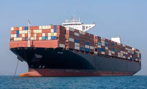 Quân đội Mỹ bí mật dẫn đường cho tàu thương mại qua eo biển Hormuz?