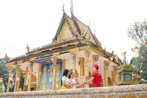 Valentine trong kỷ nguyên số: Xa mặt nhưng không cách lòng chỉ với một “chạm”